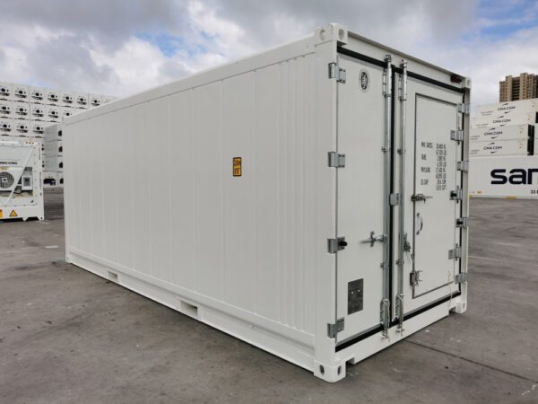 20ft-shipping-container-domestic-reefer-white-new-front-corner-left.jpg 20 Fuß Neu Kühlcontainer Sonderausstattung